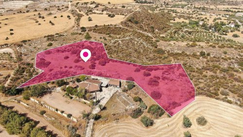 Residential field in Choirokoitia, Larnaca - Image 1