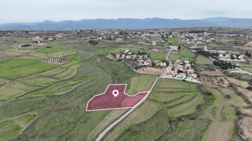 Touristic/Protection Zone Field in Kathikas, Paphos - Image 1