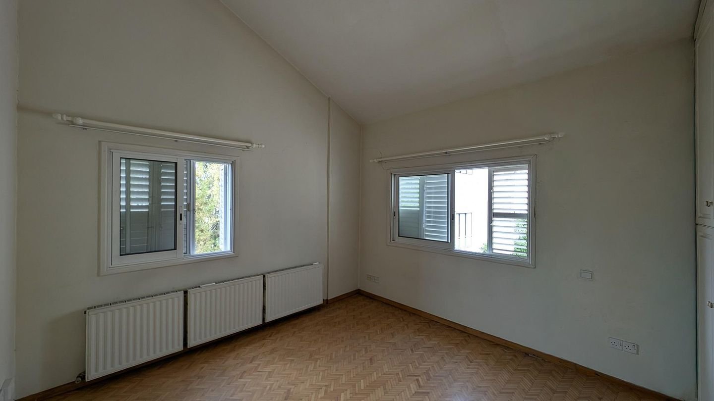 4-Bedroom Detached Villa with Pool & Loft in Egkomi, Nicosia photo 27