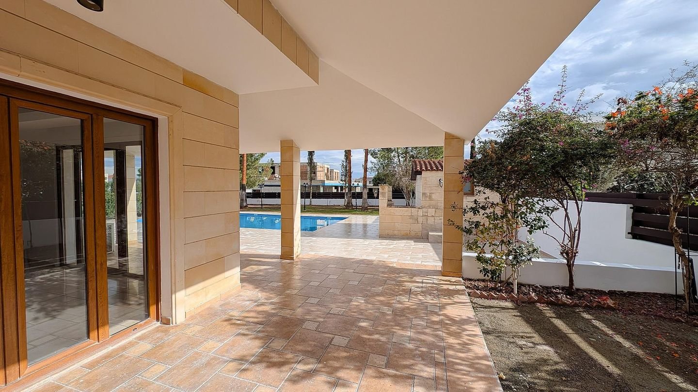 Luxurious Mansion in Agios Georgios, Latsia, Nicosia photo 45