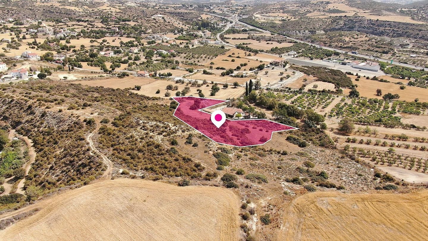 Residential field in Choirokoitia, Larnaca photo 1