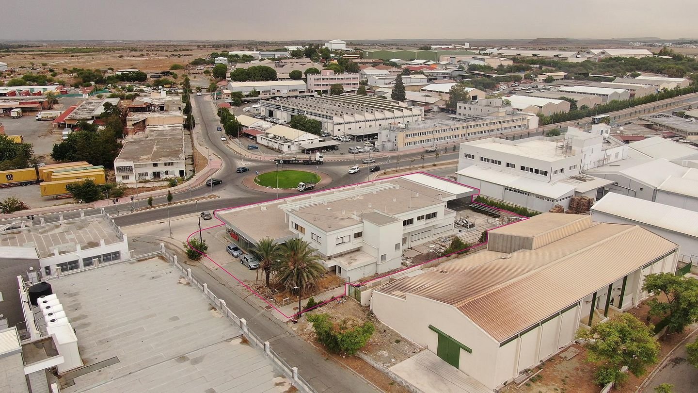 Building with Showroom in Kaimakli, Nicosia photo 2