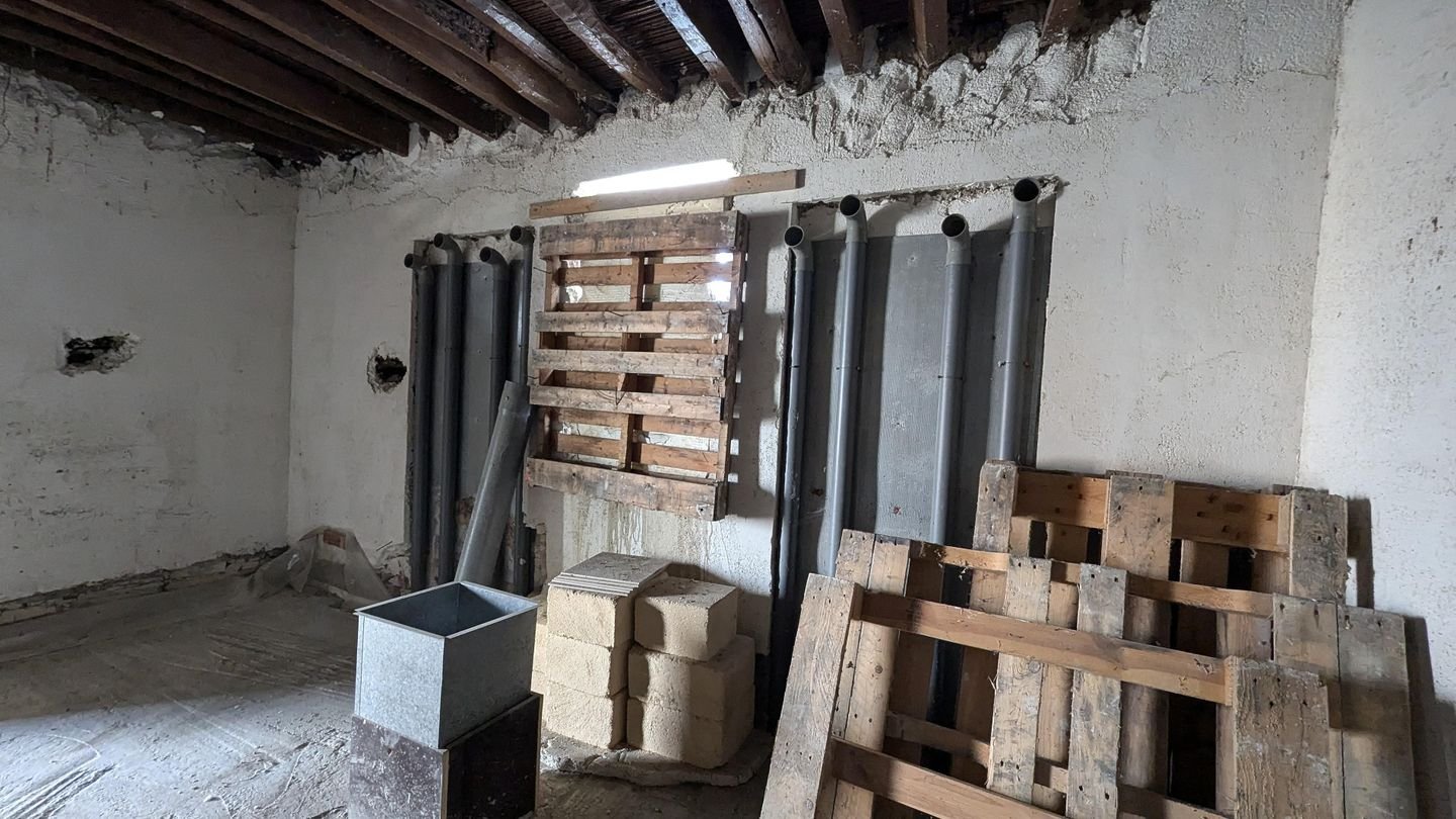 Two-storey incomplete listed house in Pera Chorio, Nicosia photo 22