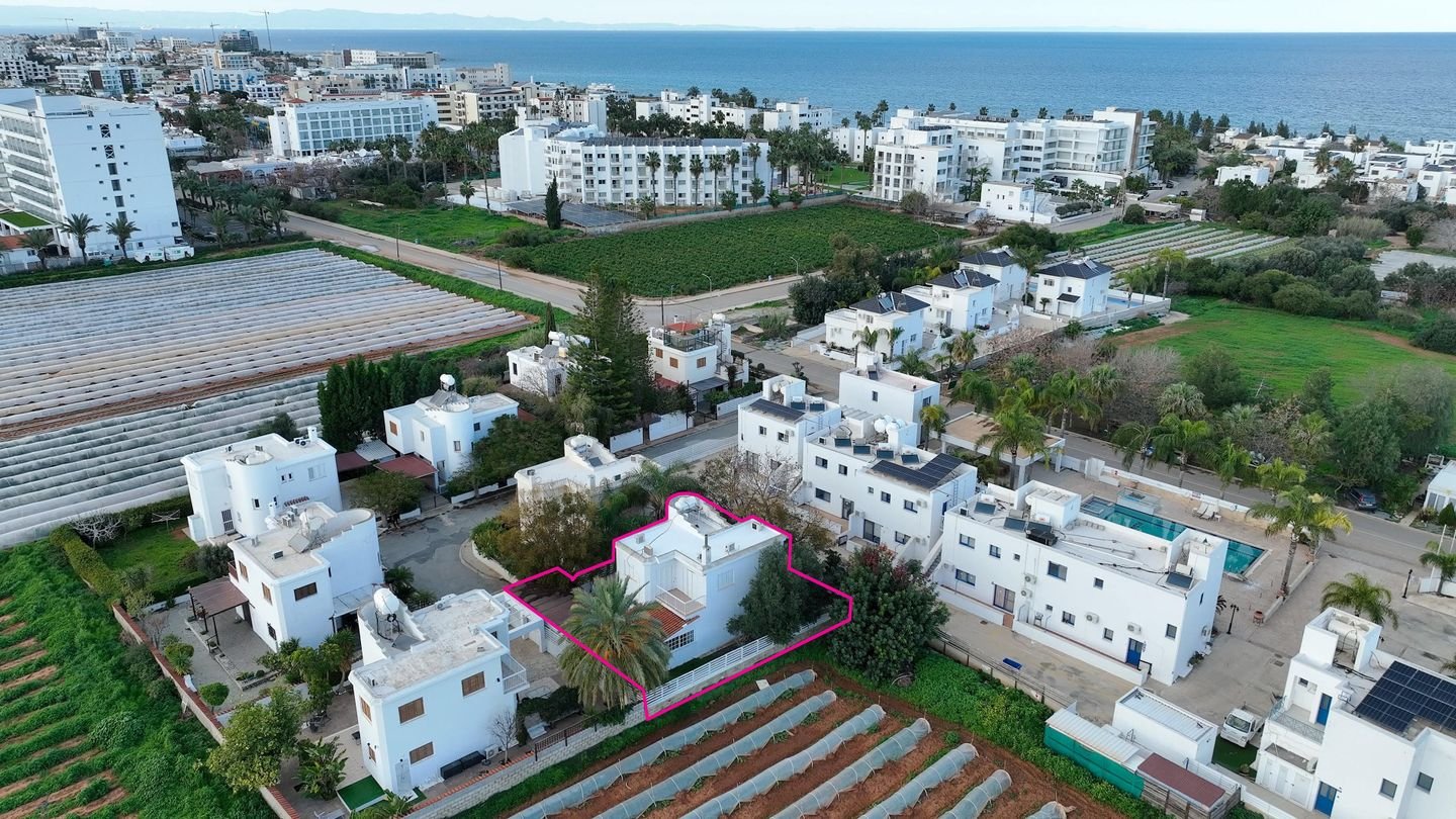 Coastal Living: 3-Bedroom House in Paralimni, Ammochostos photo 3