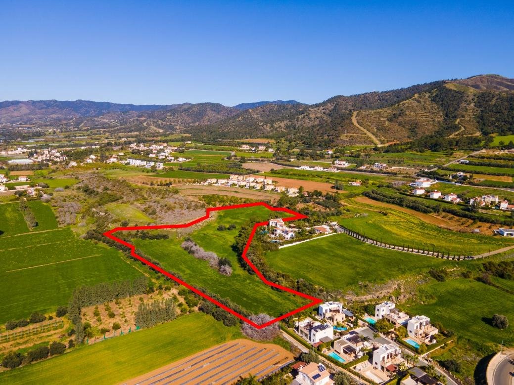 Shared touristic field in Argaka, Paphos photo 4