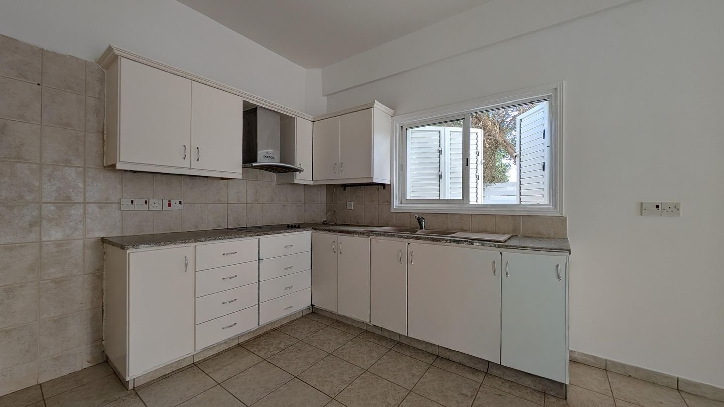 Coastal Living: 3-Bedroom House in Paralimni, Ammochostos photo 11