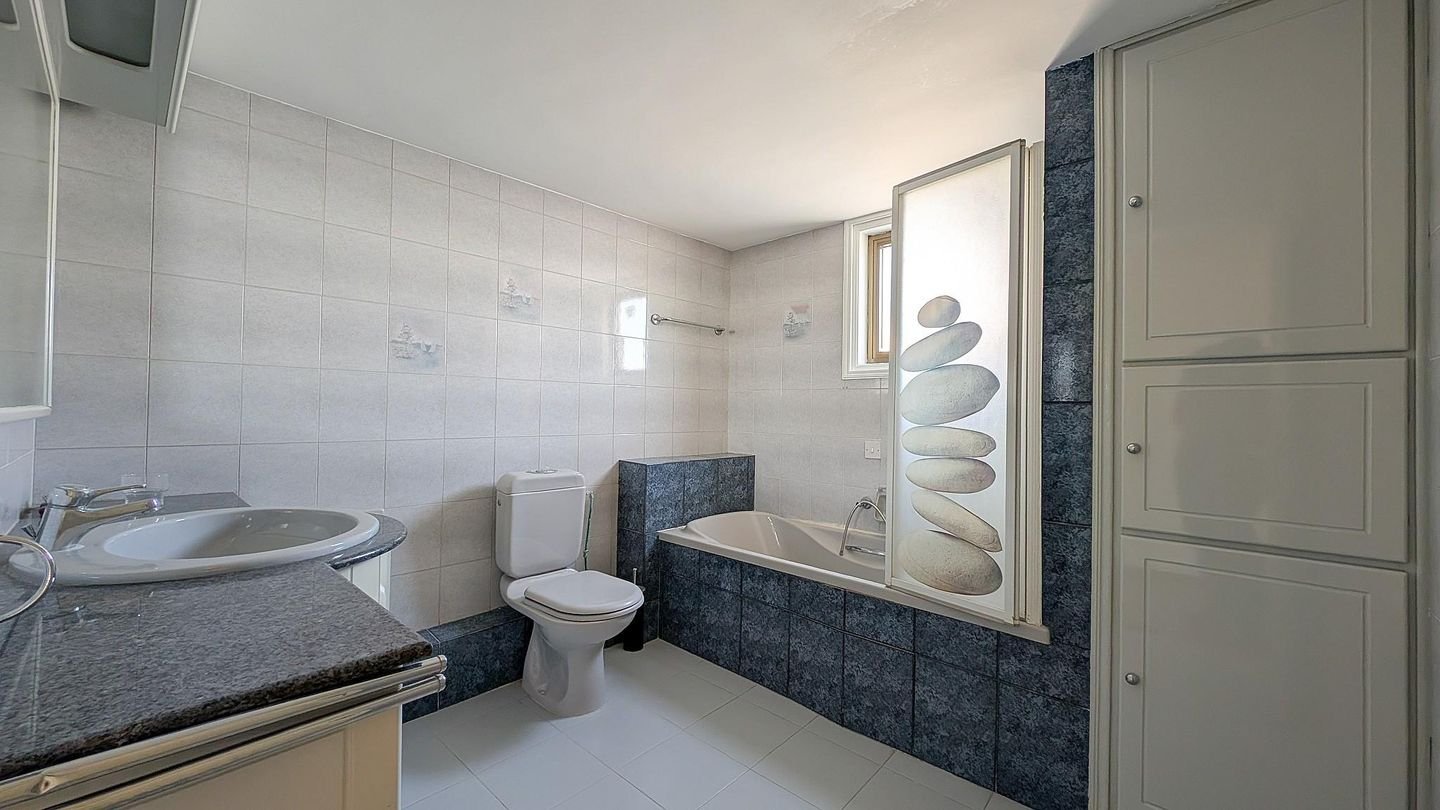 2-Bedroom Apartment with Rooftop Studio in Sotiros Quarter, Larnaca photo 10