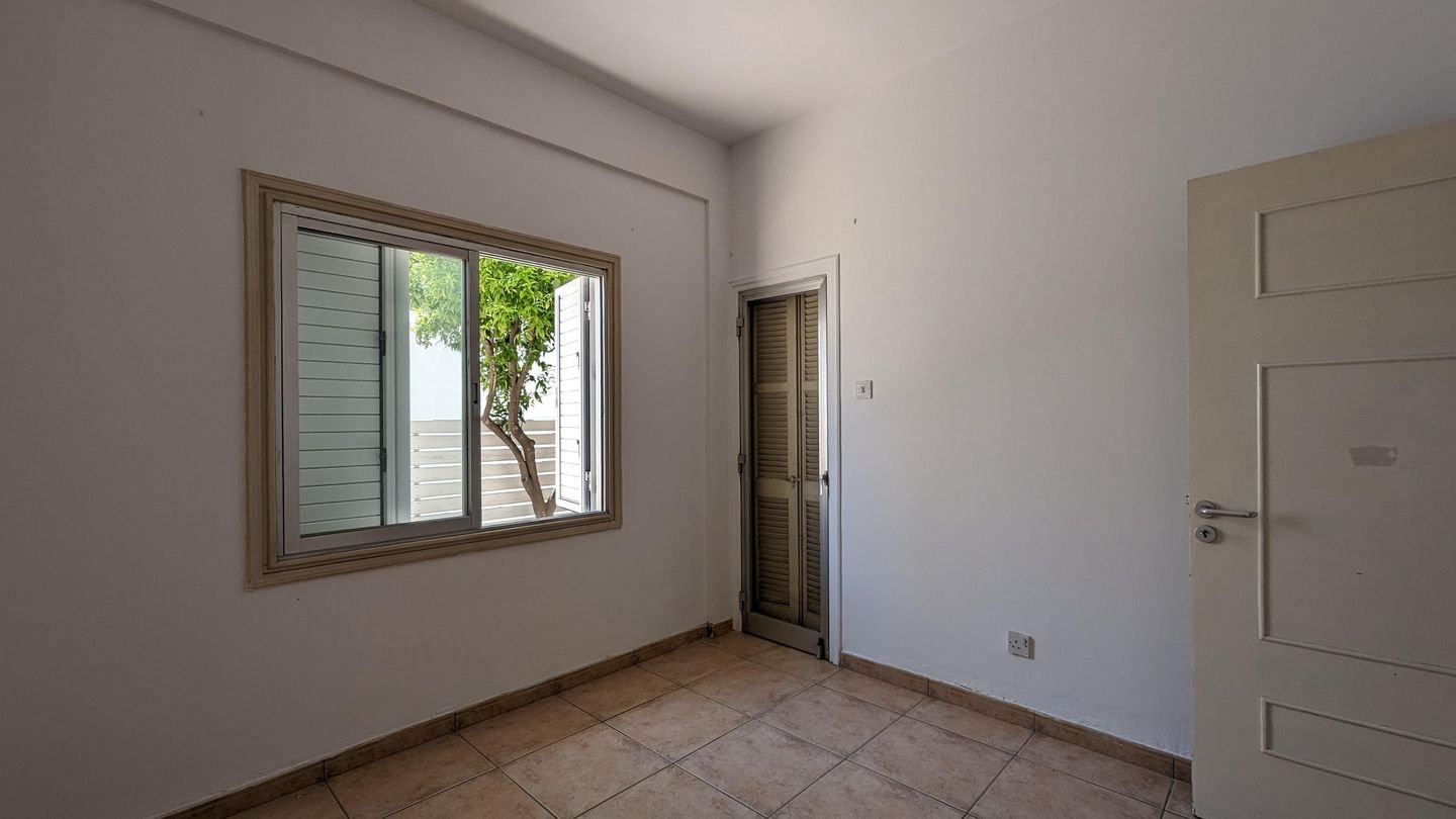 Three storey semi-detached mixed use building with shop in Strovolos, Nicosia photo 28