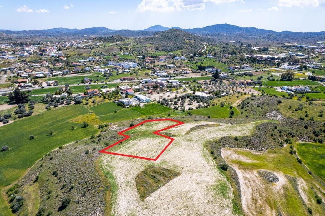 Shared residential field in Agia Varvara, Nicosia photo 2