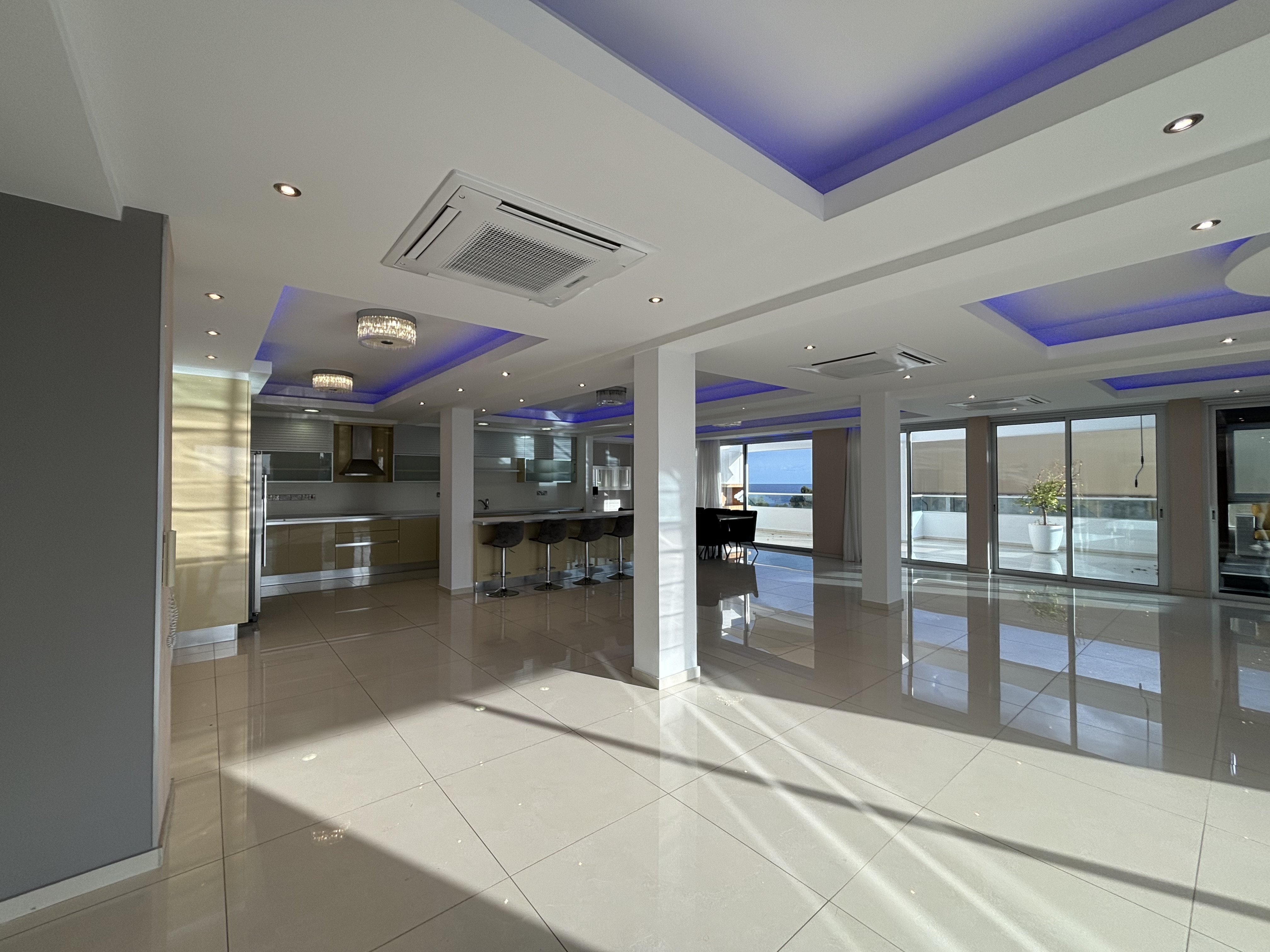 6 BR Stunning Penthouse in Agios Tychonas, Limassol photo 4