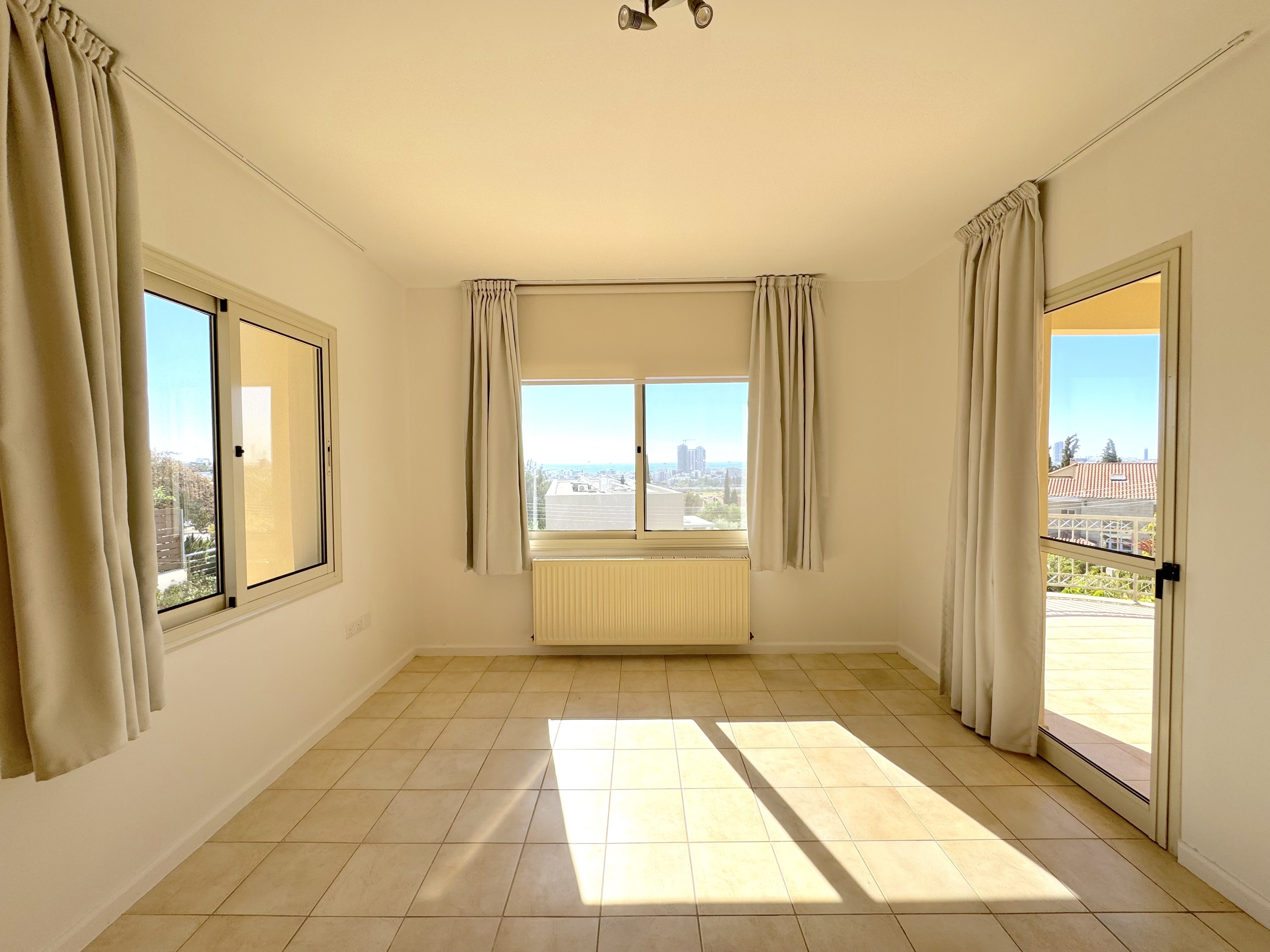 5 BR Villa in Limassol, Germasogeia photo 12