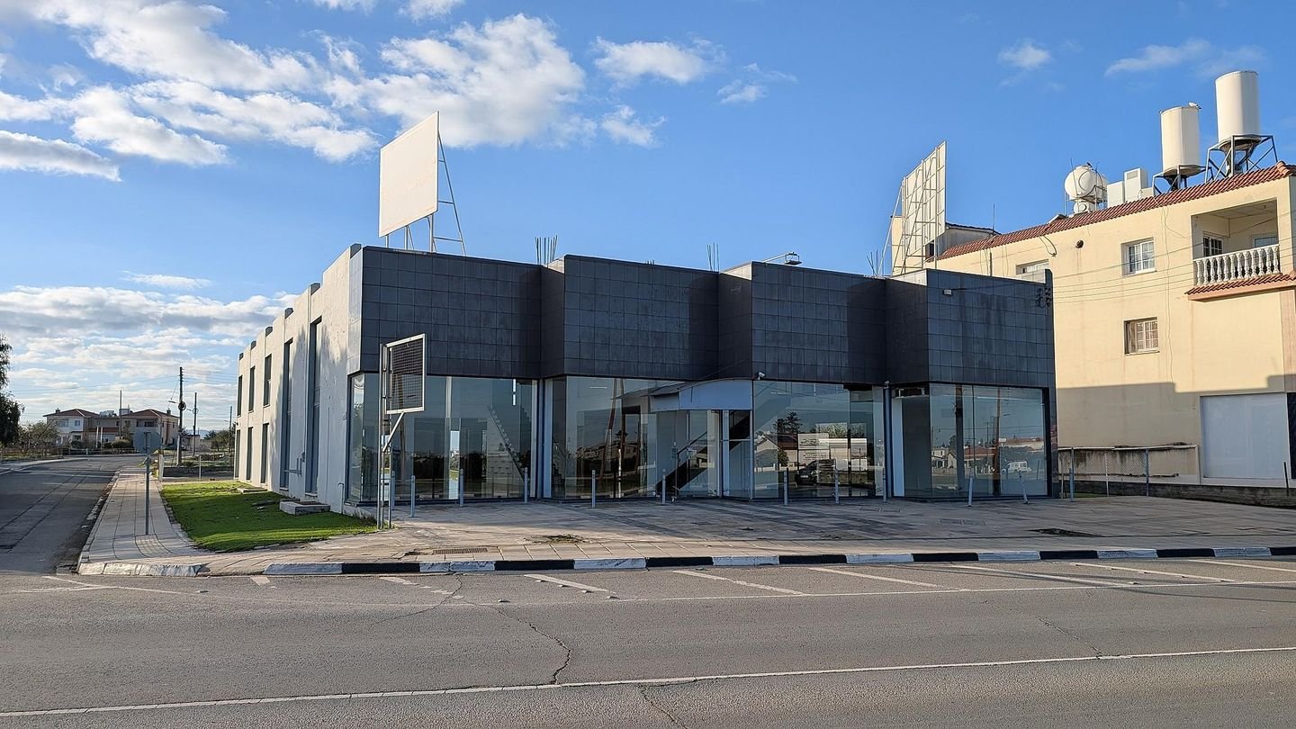 Commercial building in Kokkinotrimithia, Nicosia photo 2