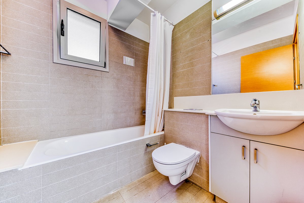 2 BR Apartment in Agios Tychonas, Limassol photo 9