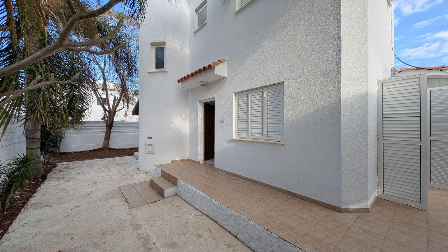 Coastal Living: 3-Bedroom House in Paralimni, Ammochostos photo 26