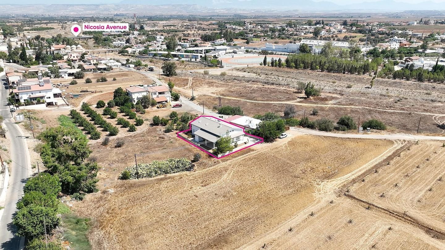 Charming Metallic-Frame with prefabricated walls , detached Home with Attic in Peristerona, Nicosia photo 3