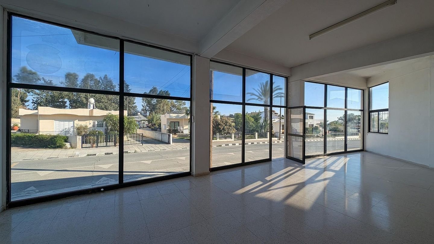 Building with two shops located in Anafotida, Larnaca photo 7