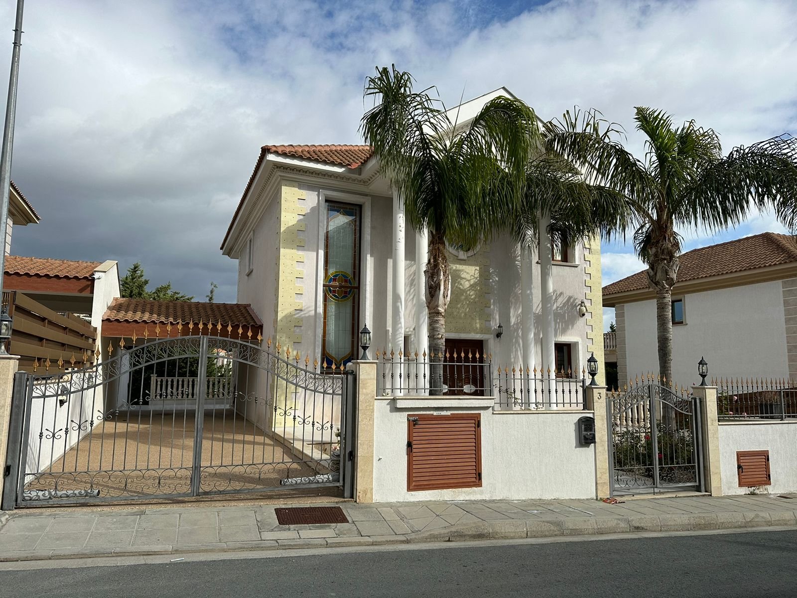 4 BR Villa in Mouttagiaka, Limassol photo 2