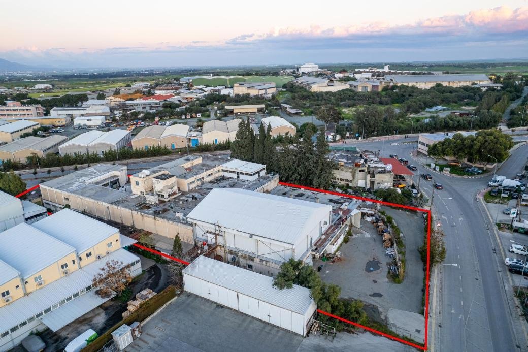 Three-storey industrial building in Kaimakli, Nicosia photo 3