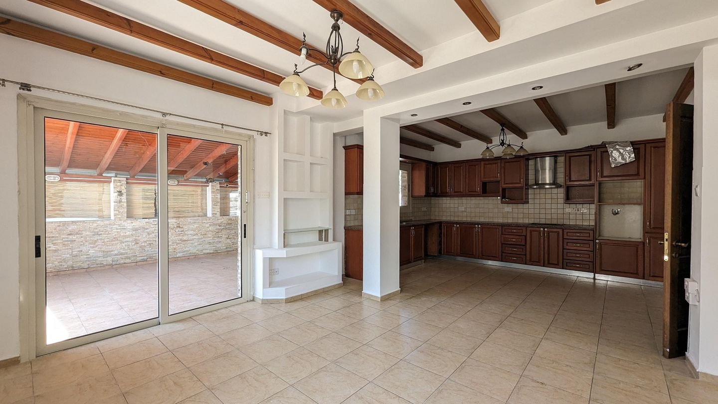 Four bedroom house with attic, in Lakatamia, Nicosia. photo 7