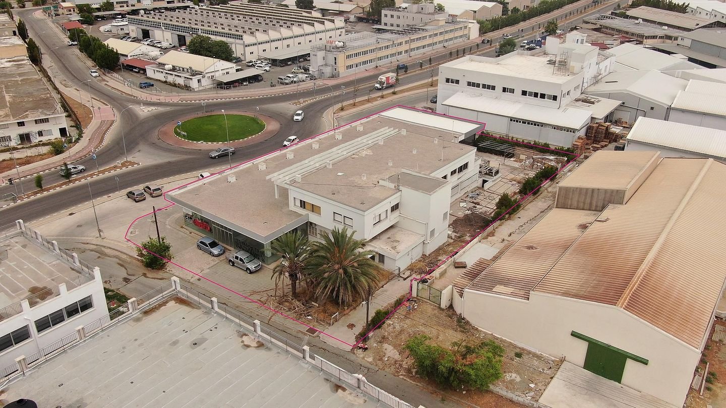 Building with Showroom in Kaimakli, Nicosia photo 3