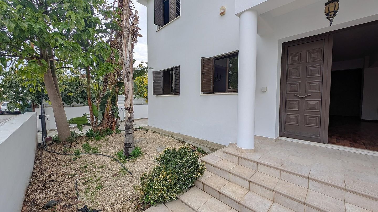 Elegant 3-bedroom semi-detached house in Engomi, Nicosia photo 8