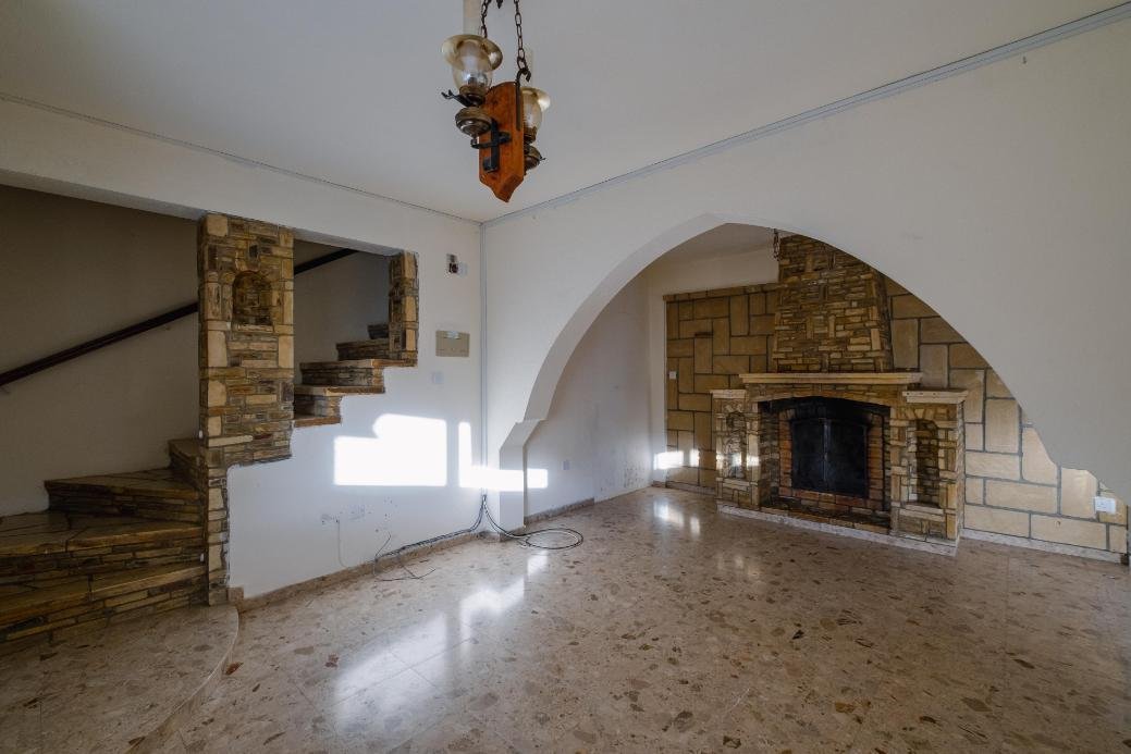 Two-storey house in a large field in Pyrga, Larnaca photo 6