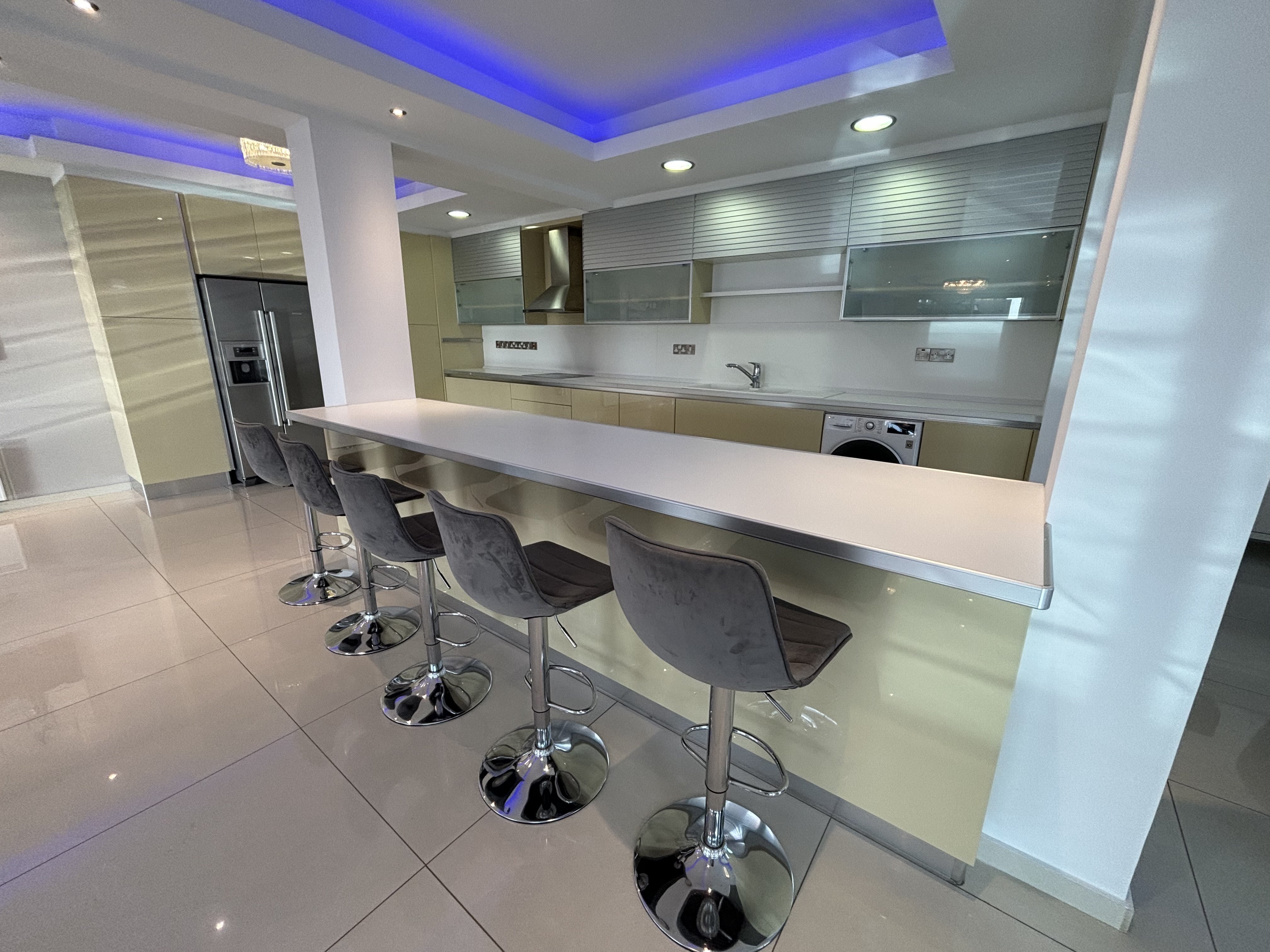 6 BR Stunning Penthouse in Agios Tychonas, Limassol photo 8