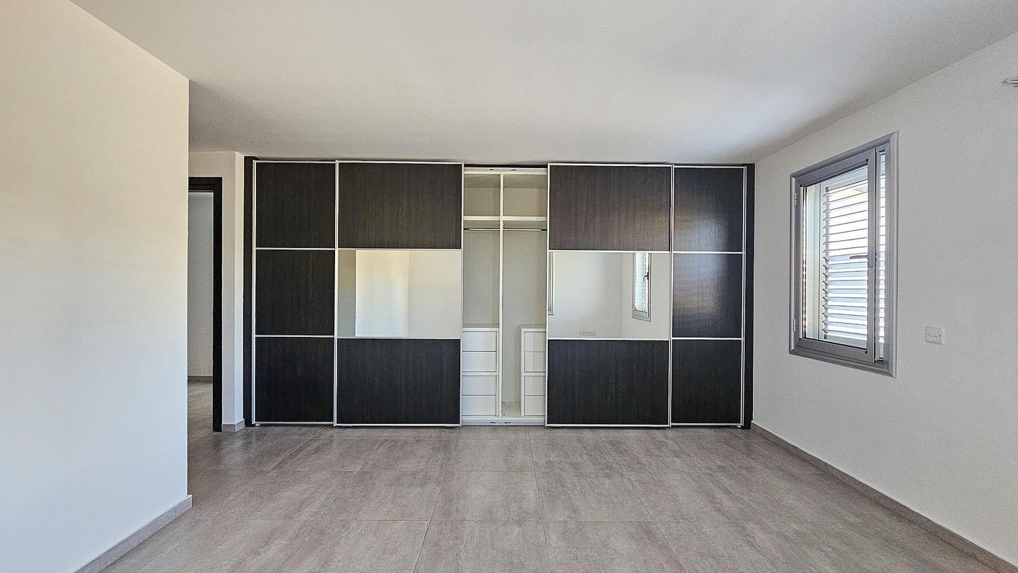Charming Metallic-Frame with prefabricated walls , detached Home with Attic in Peristerona, Nicosia photo 16