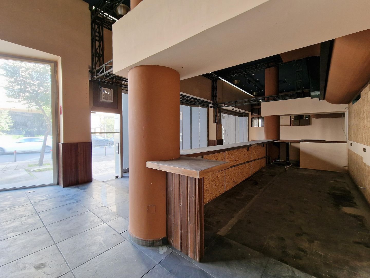 Former Café-Bar-Restaurant in Prime Central Location photo 7