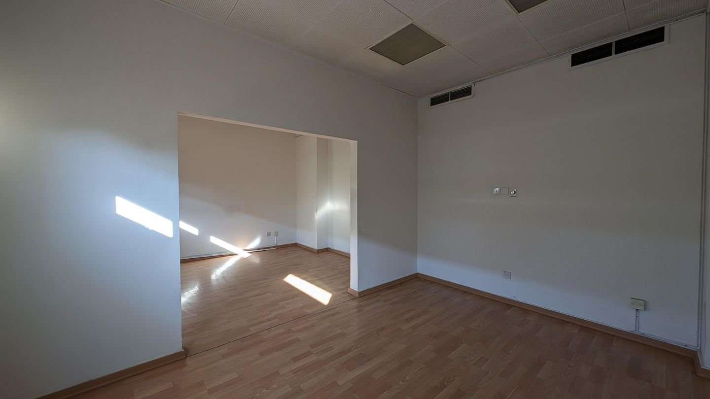 Building with Showroom in Kaimakli, Nicosia photo 16