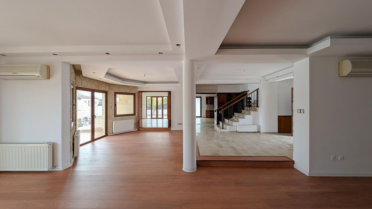 Luxurious Mansion in Agios Georgios, Latsia, Nicosia photo 15