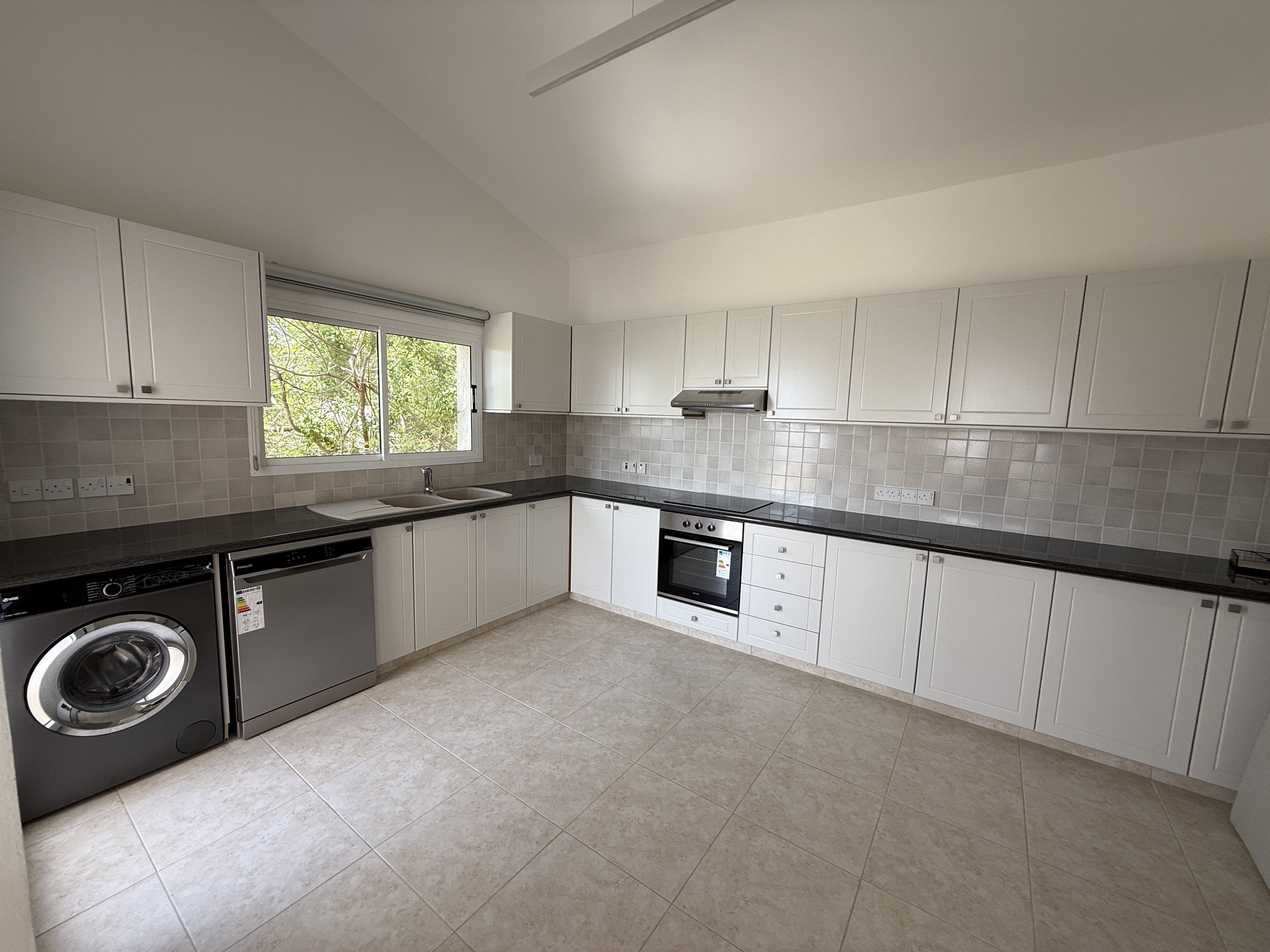 5 BR Villa in Tala, Paphos photo 13