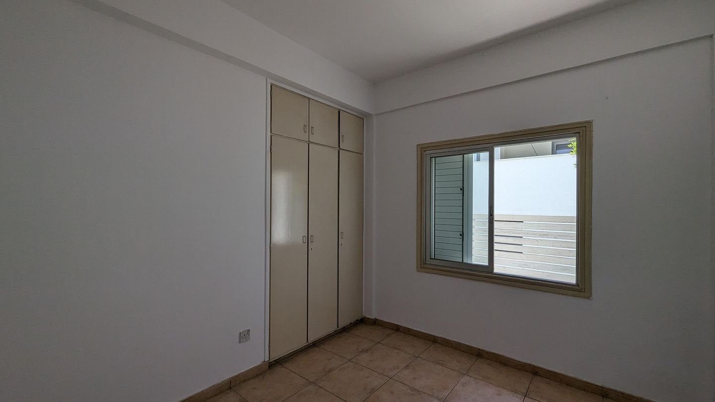 Three storey semi-detached mixed use building with shop in Strovolos, Nicosia photo 33