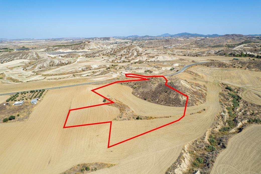 Agricultural field in Pera, Nicosia photo 2