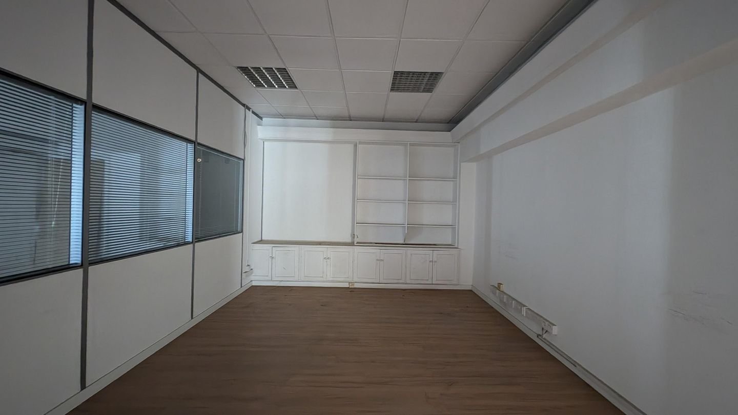 Building with Showroom in Kaimakli, Nicosia photo 8