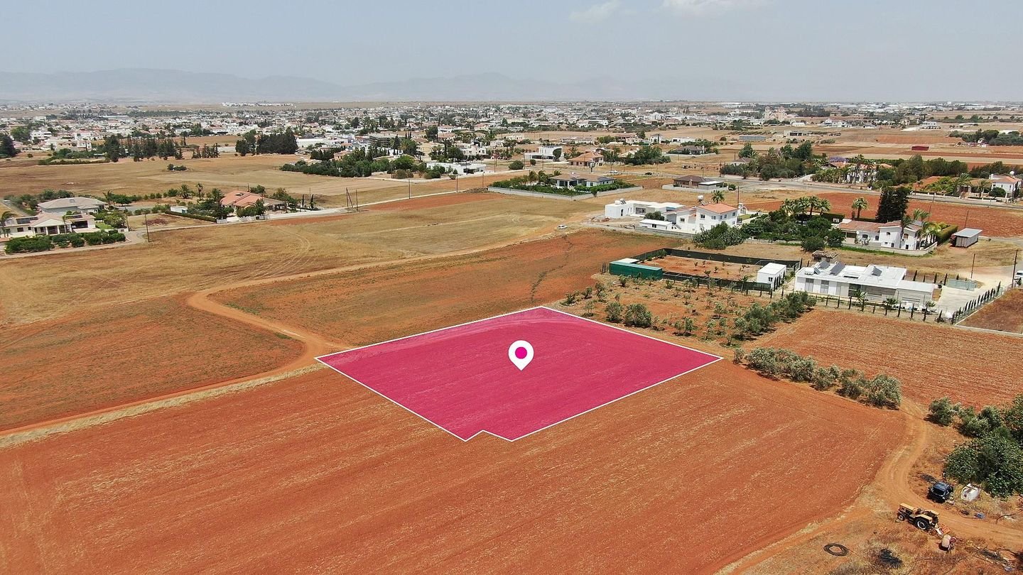 Residential field in Palaiometocho, Nicosia photo 2