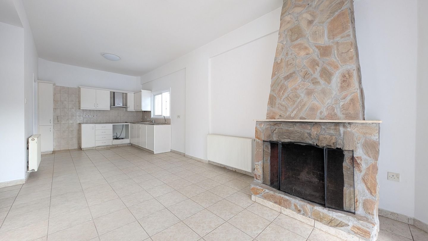 Coastal Living: 3-Bedroom House in Paralimni, Ammochostos photo 12