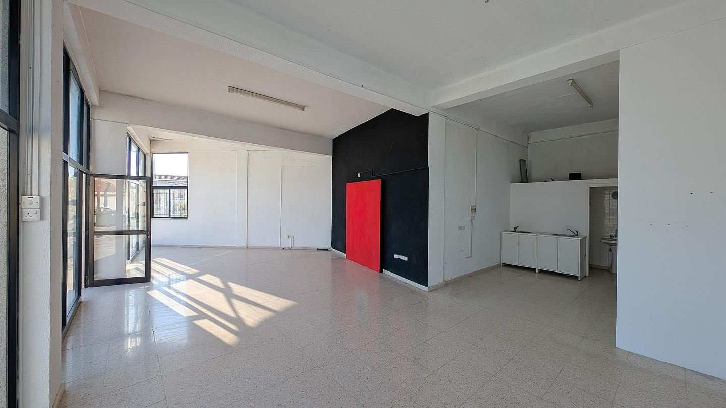 Building with two shops located in Anafotida, Larnaca photo 14