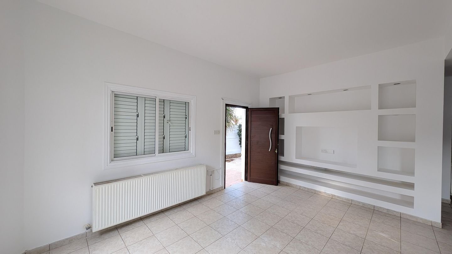 Coastal Living: 3-Bedroom House in Paralimni, Ammochostos photo 7