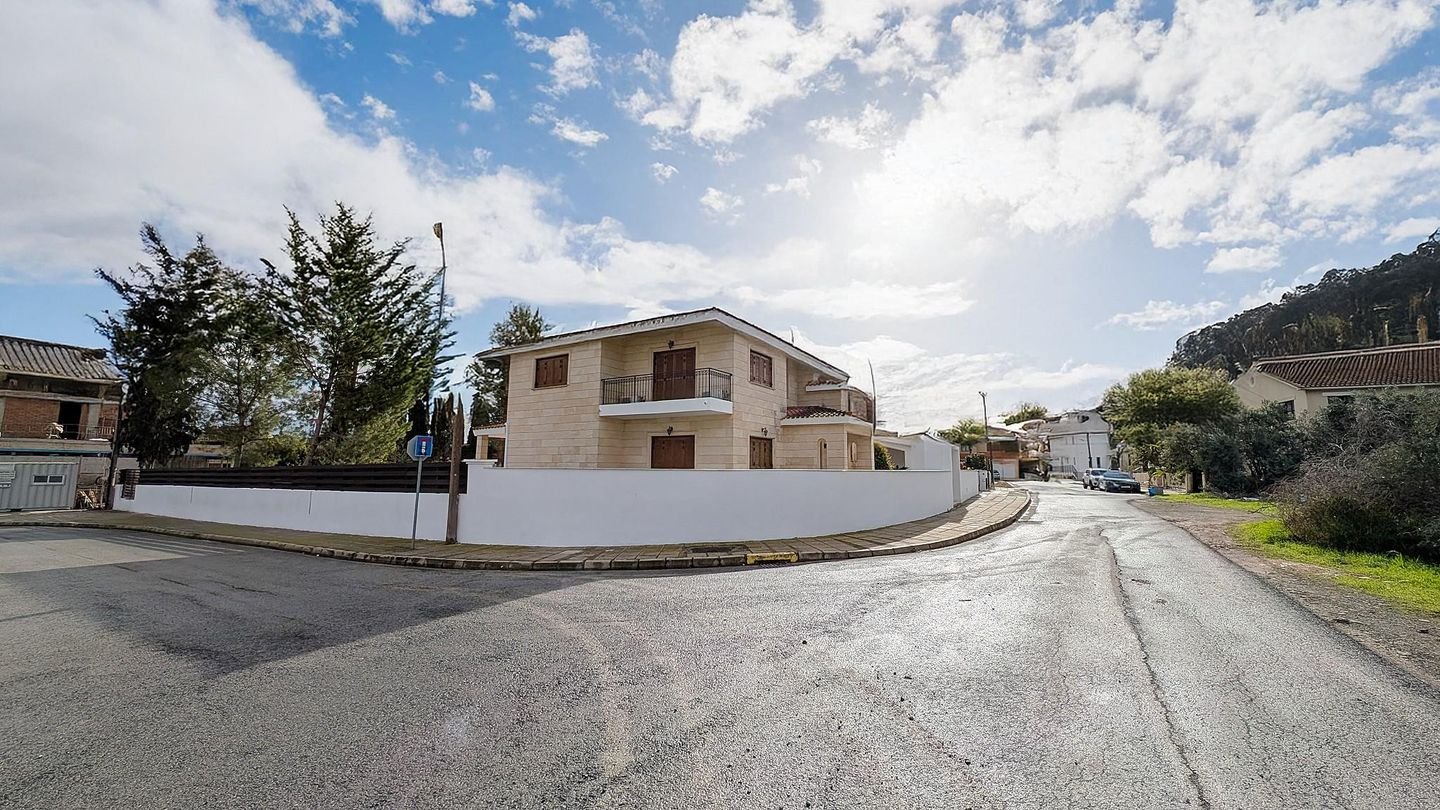 Luxurious Mansion in Agios Georgios, Latsia, Nicosia photo 8