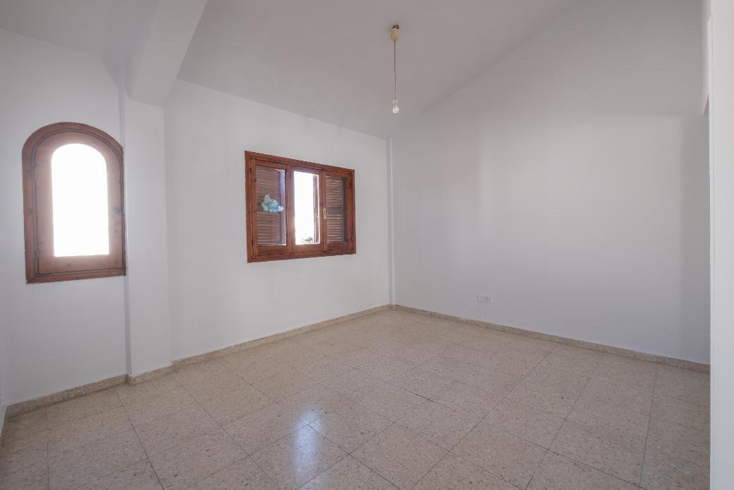 4 bedroom house in Latsia, Nicosia photo 6