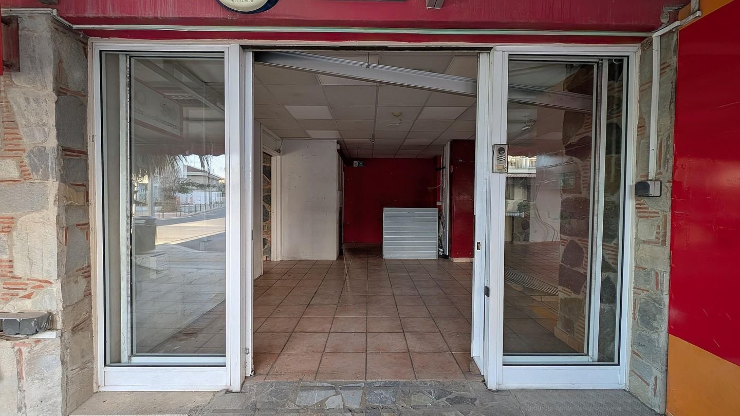 Shop with mezzanine in Agios Antonios, Nicosia photo 7