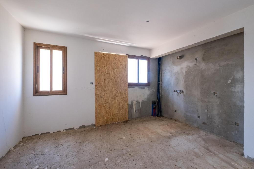 Incomplete 3 bedroom apartment in Polemidia, Limassol photo 7