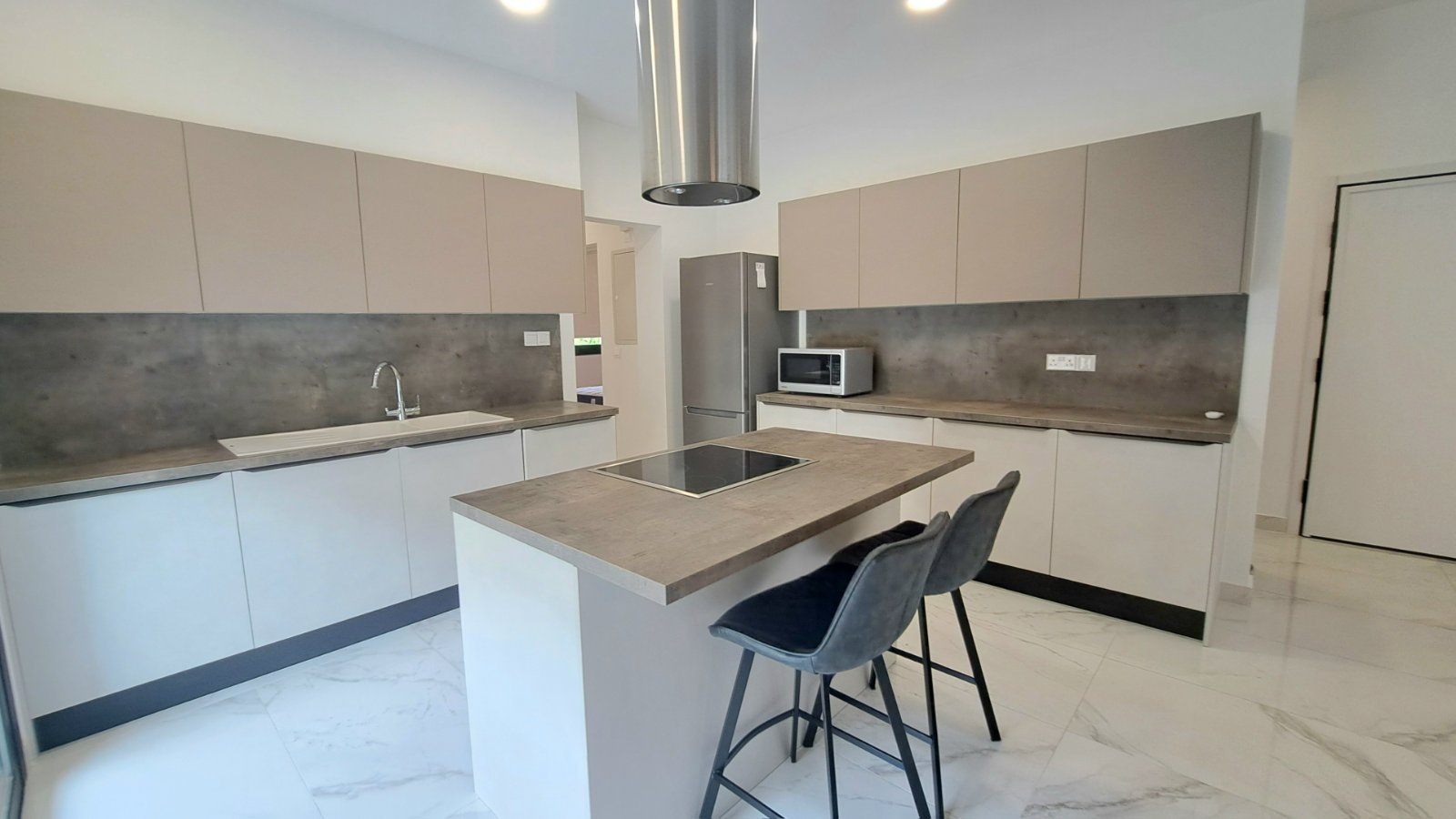 2 BR Apartment in Germasogeia, Limassol photo 4