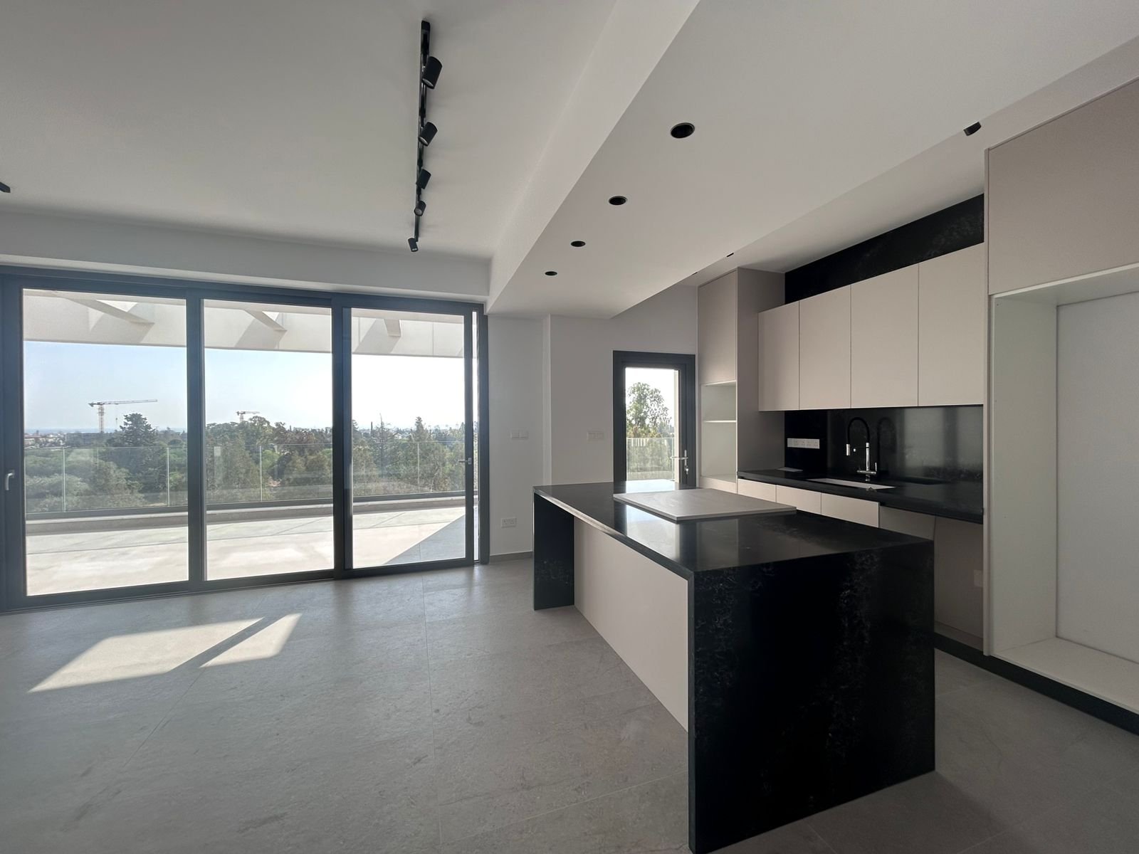 3 BR Penthouse in Kato Polemidia, Limassol photo 3