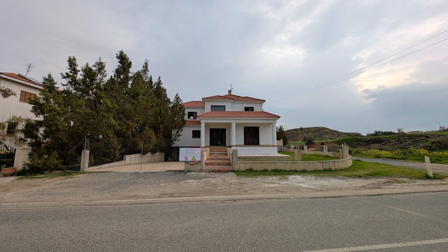 3-Bedroom Detached House with Attic in Ergates, Nicosia photo 2