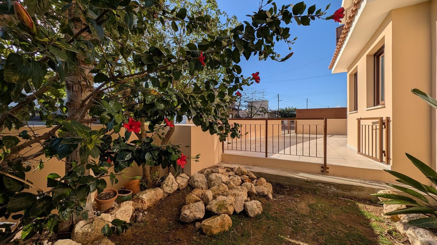 Two-Storey Semi-Detached House in Psimolofou, Nicosia photo 27