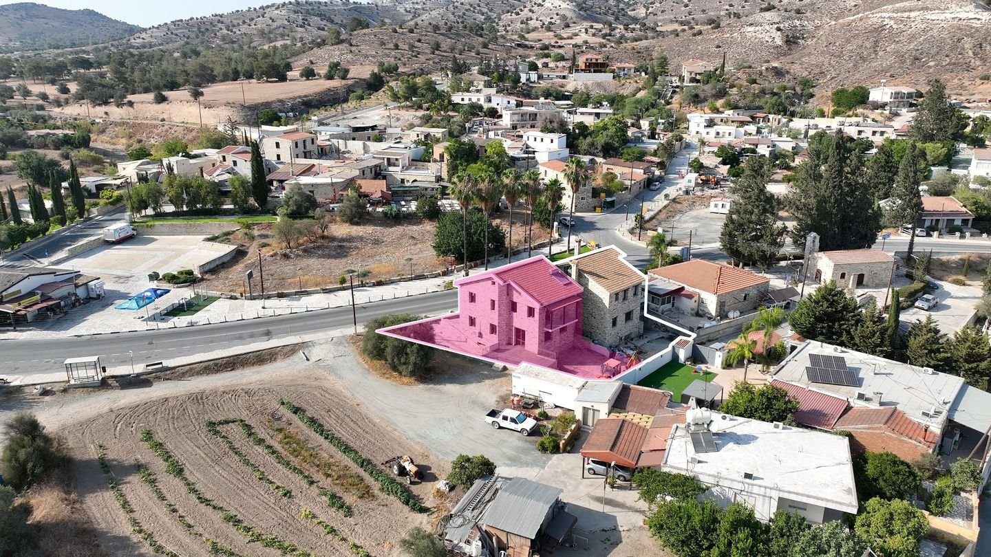 Spacious 3-Bedroom Semi-Detached House with Basement in Agia Anna, Larnaca photo 4