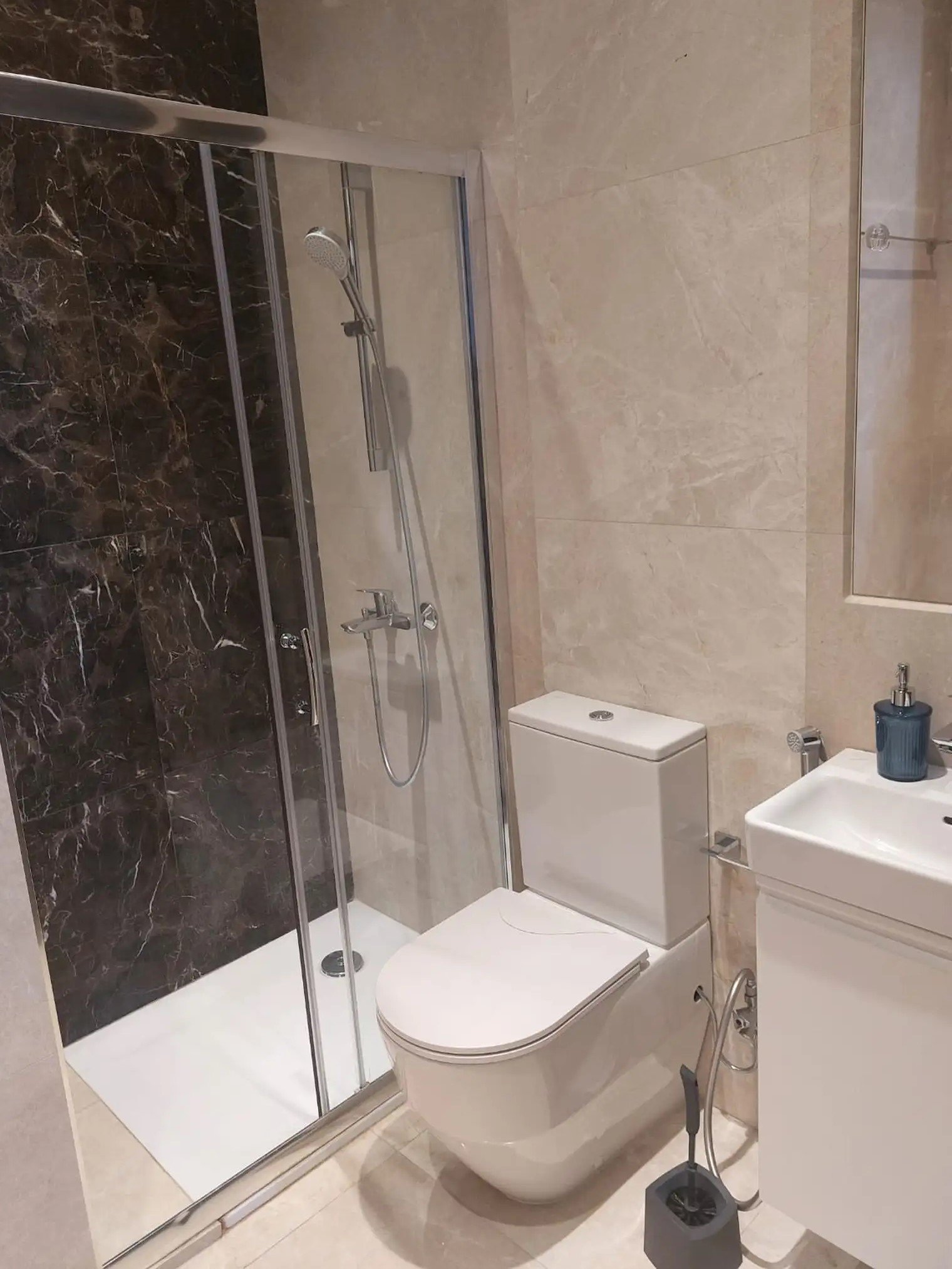 2 BR Apartment in Mesa Geitonia, Limassol photo 4