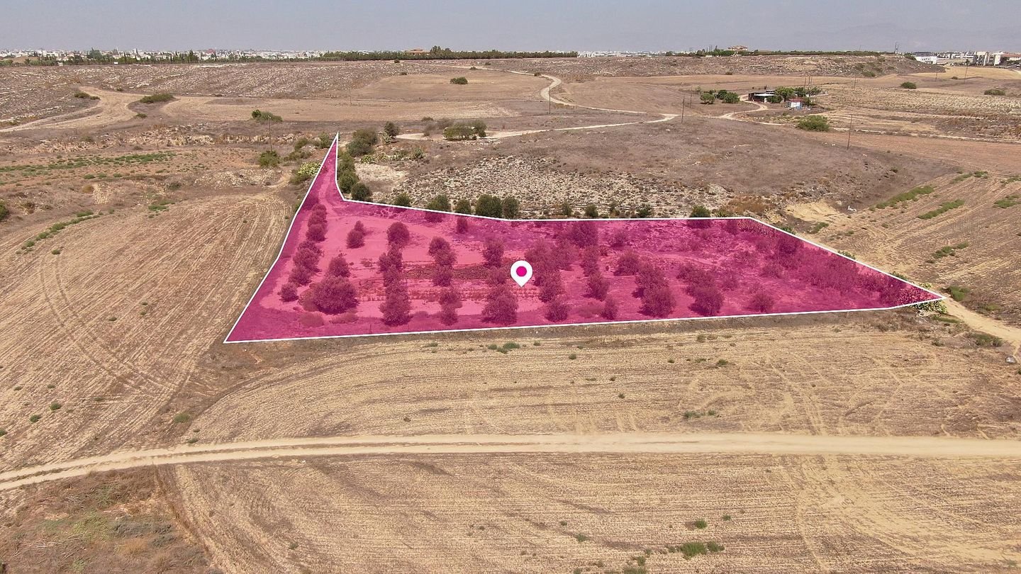 Residential field in Geri Nicosia photo 2